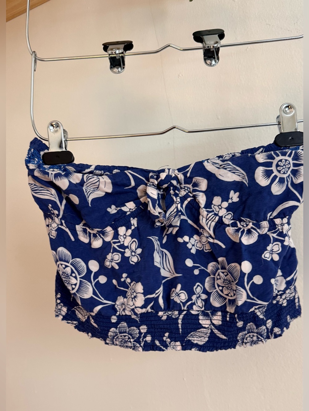 Hollister Navy Blue and White Floral Crop Top